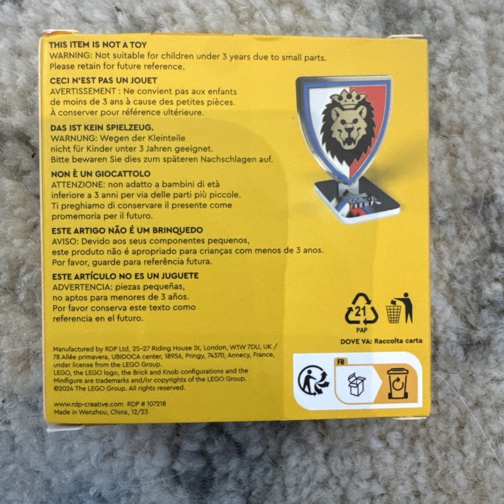 Lego Insiders lion knight shield magnet & Stand new